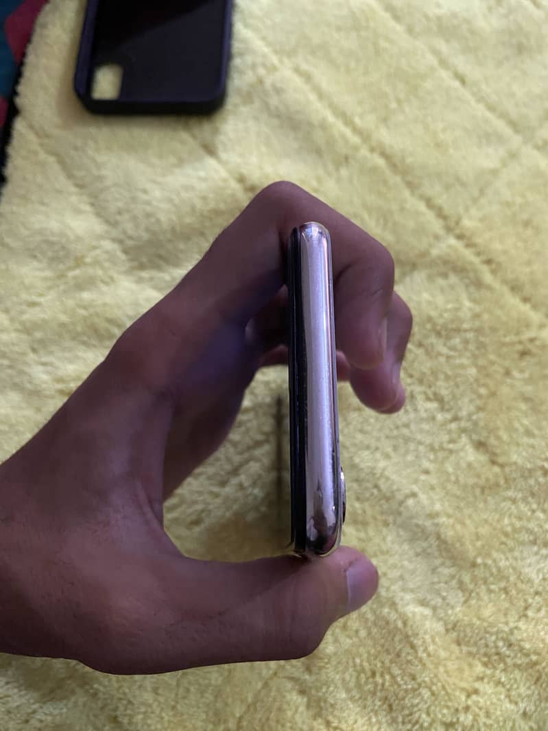 Apple iPhone X 3