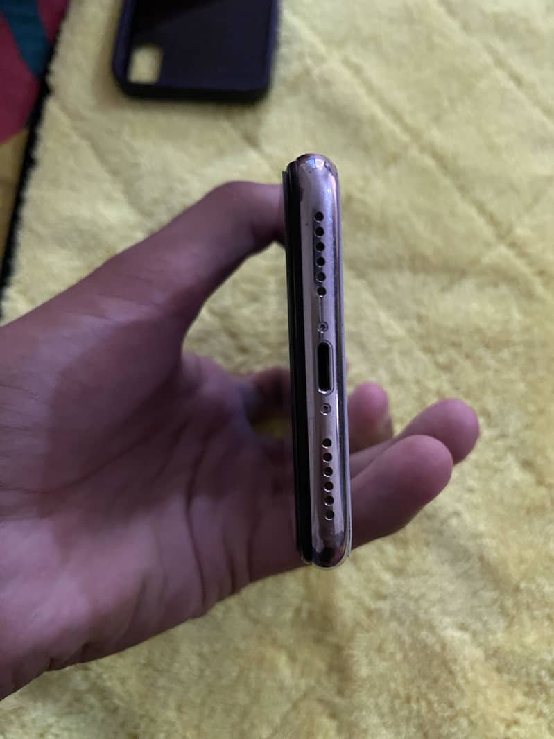 Apple iPhone X 4