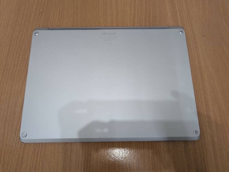 Windows surface book 2 | 8GB RAM | 128GB SSD | 10/10 condition 2