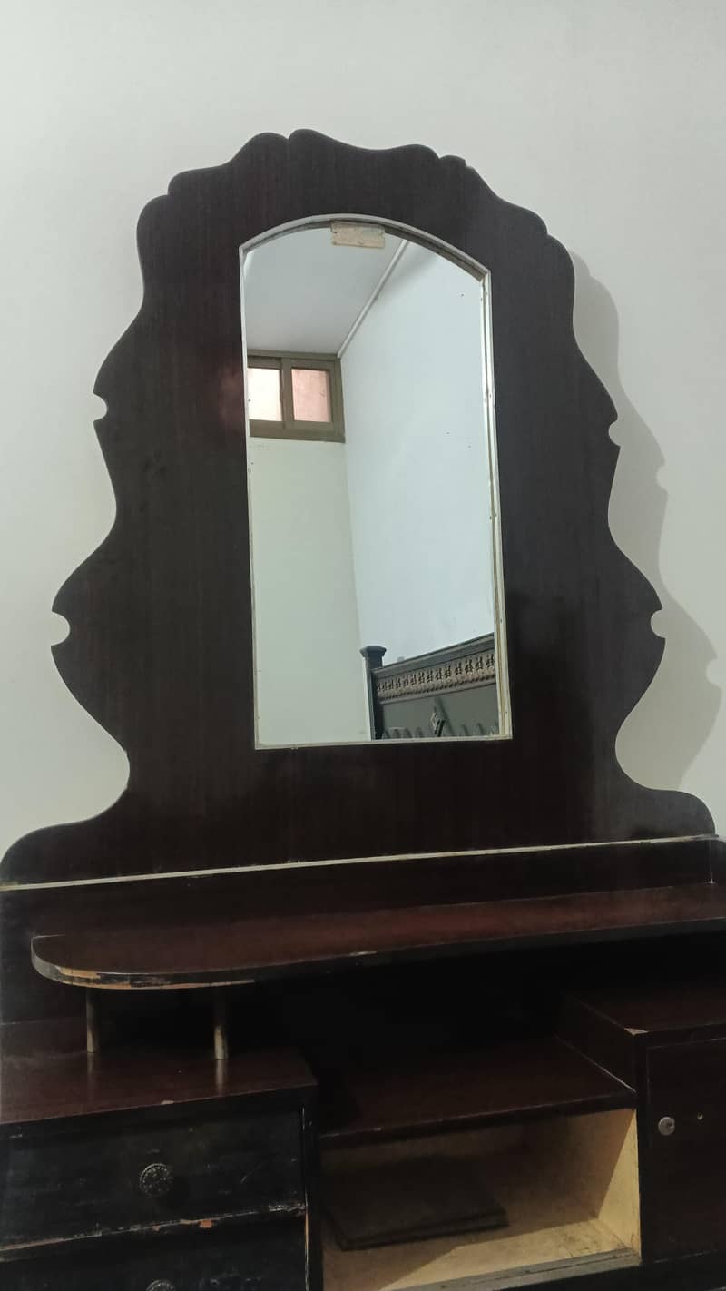 dressing table 0