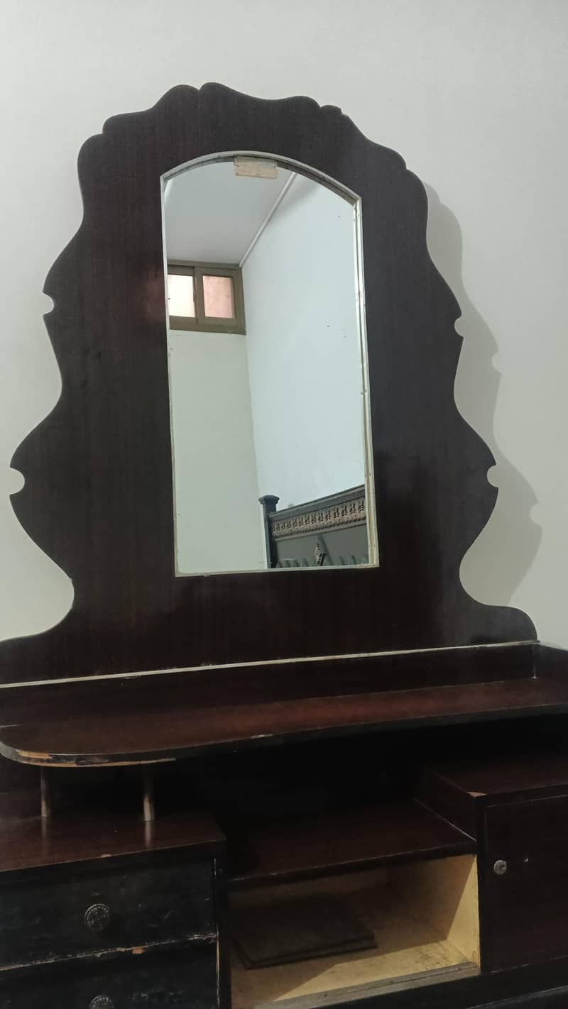 dressing table 1