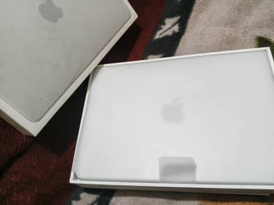 MacBook Neo 8/512 open box non active with complete box