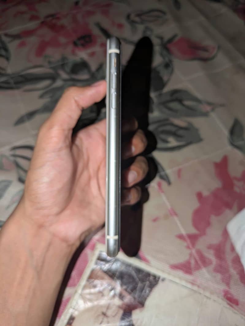 Apple iPhone 11 3