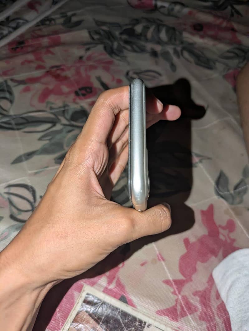 Apple iPhone 11 7