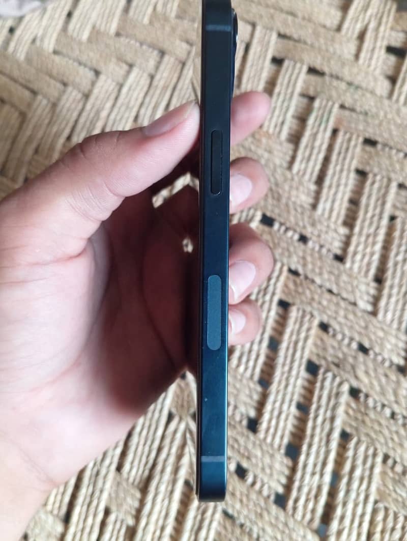 Apple iPhone 13 1