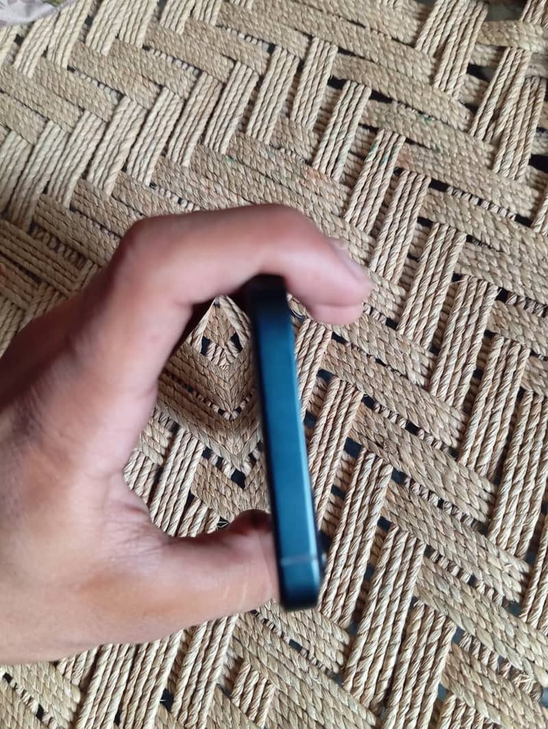 Apple iPhone 13 2