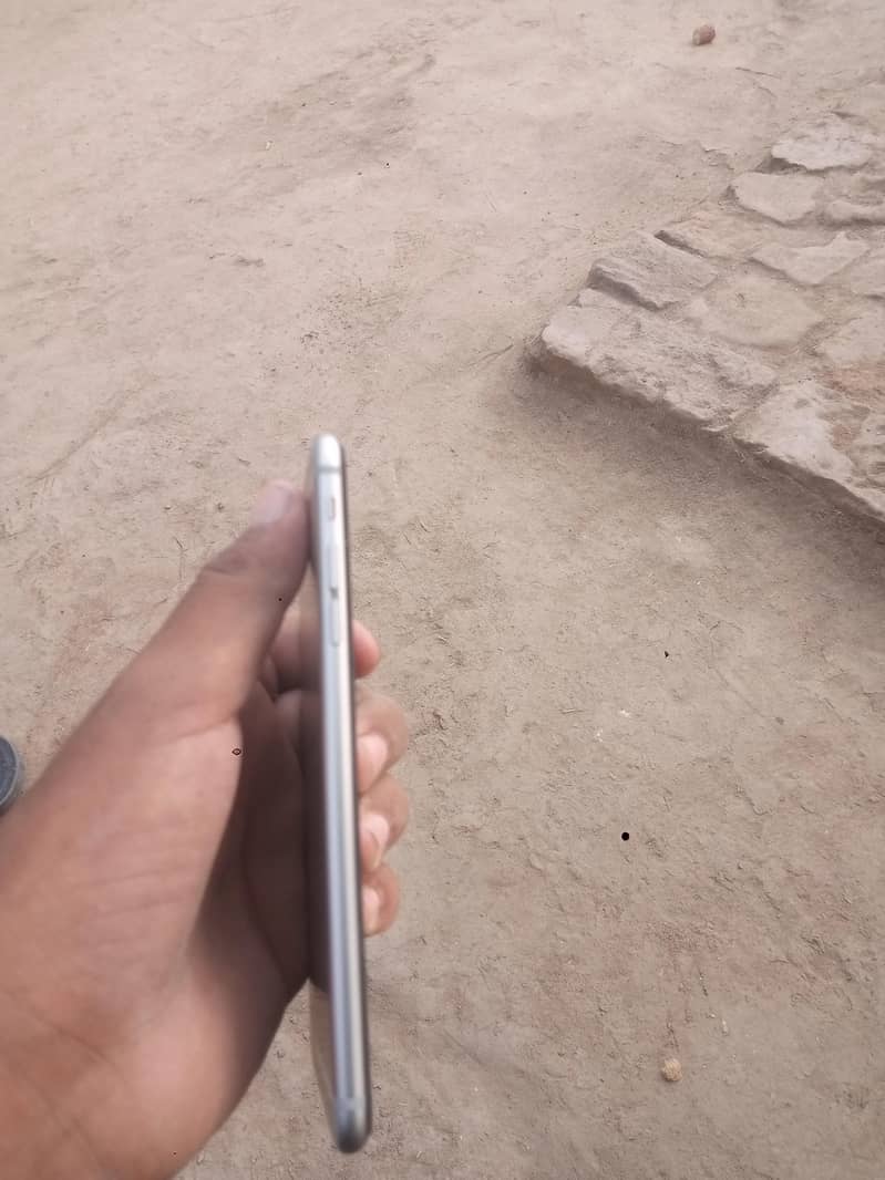 Apple iPhone 6 Plus 4