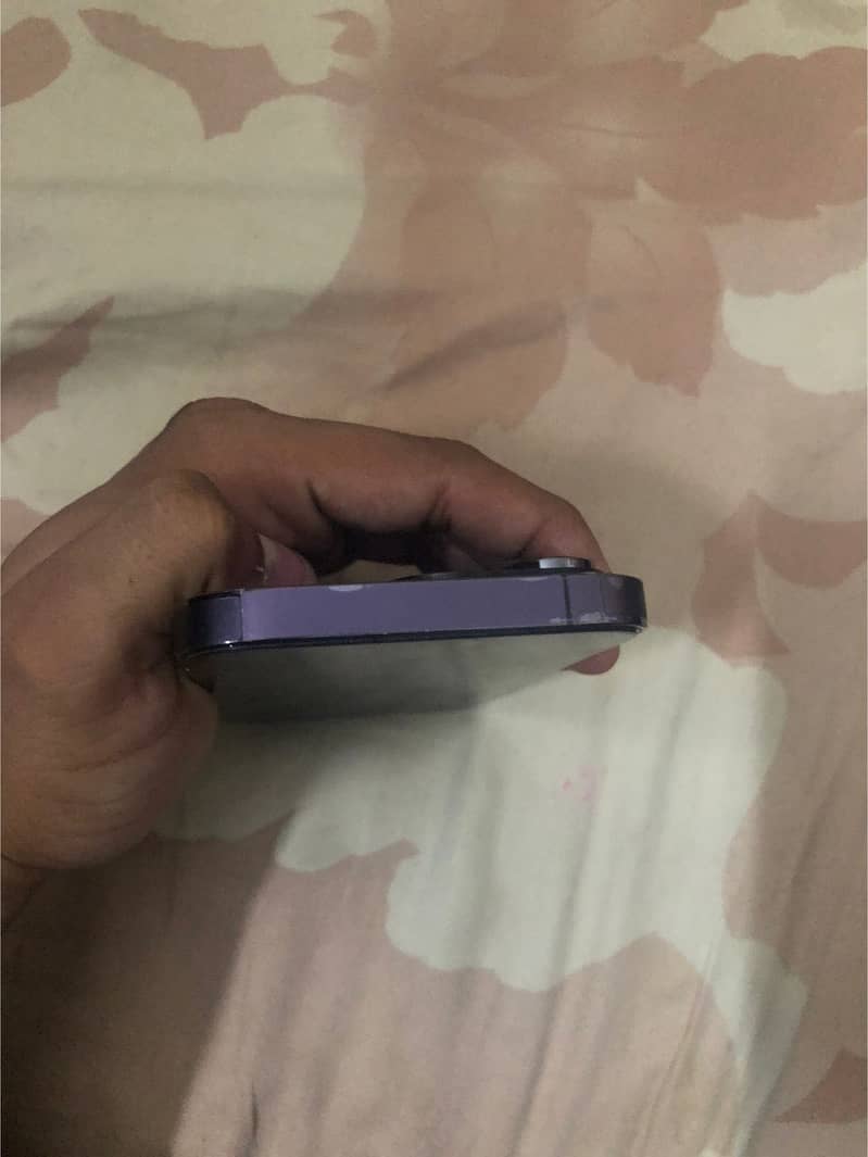 iPhone 14 pro 4
