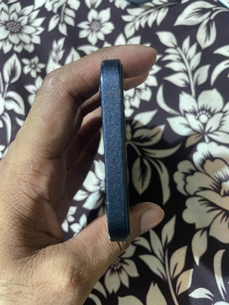 Apple iPhone 12 4