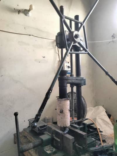Hand Molding Machine 4