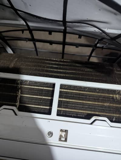 Haier 1.5 ton good condition inverter AC