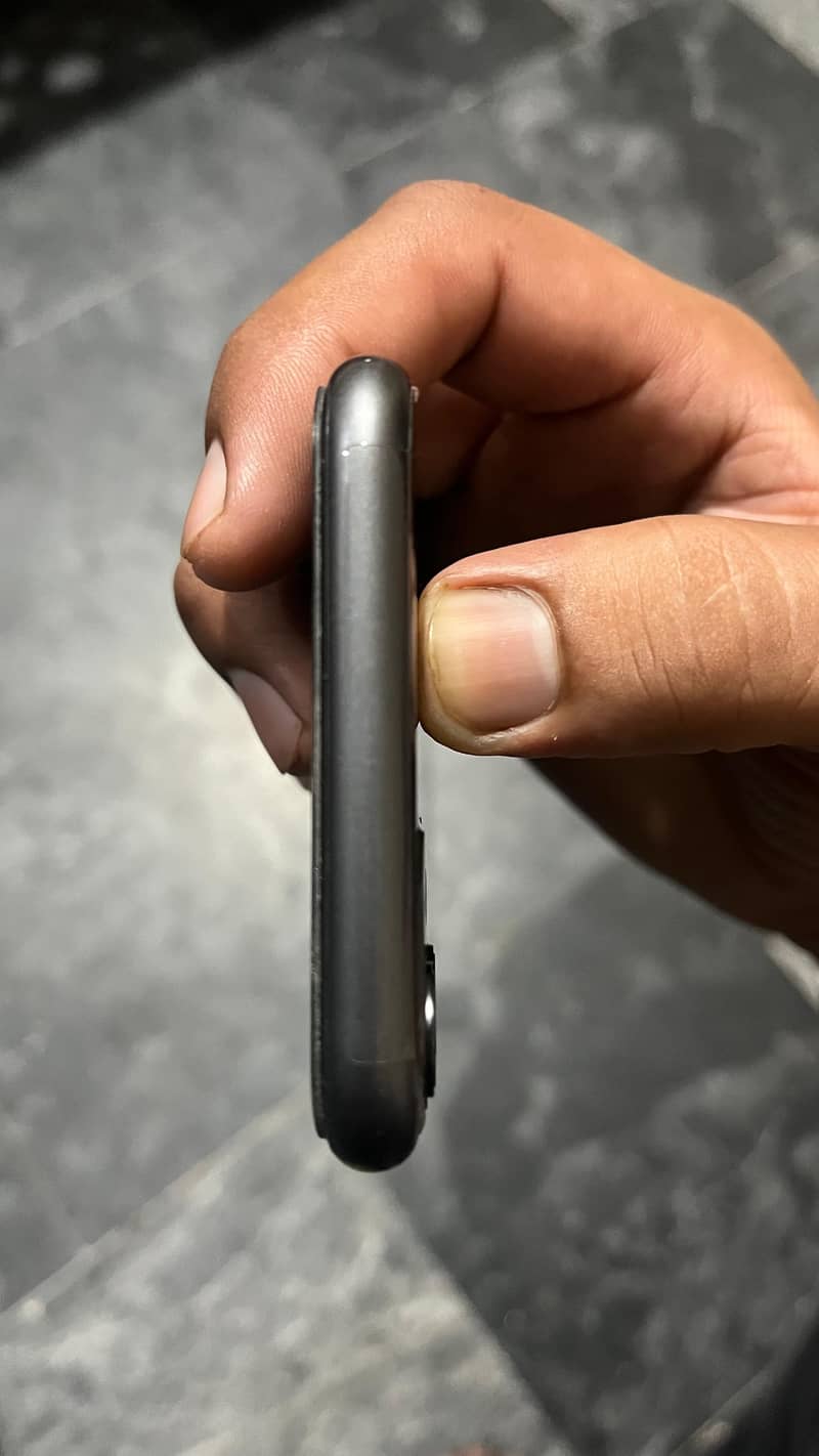 Apple iPhone 11 4