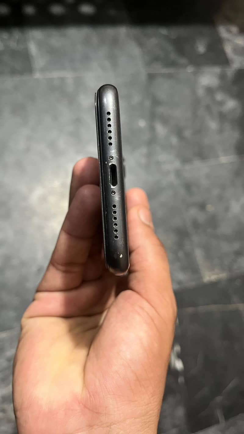 Apple iPhone 11 6