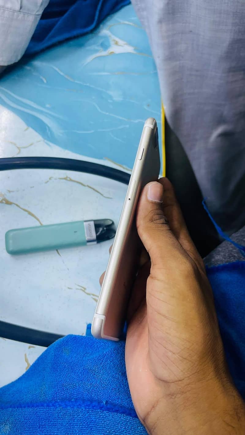 Apple iPhone 7 Plus 5