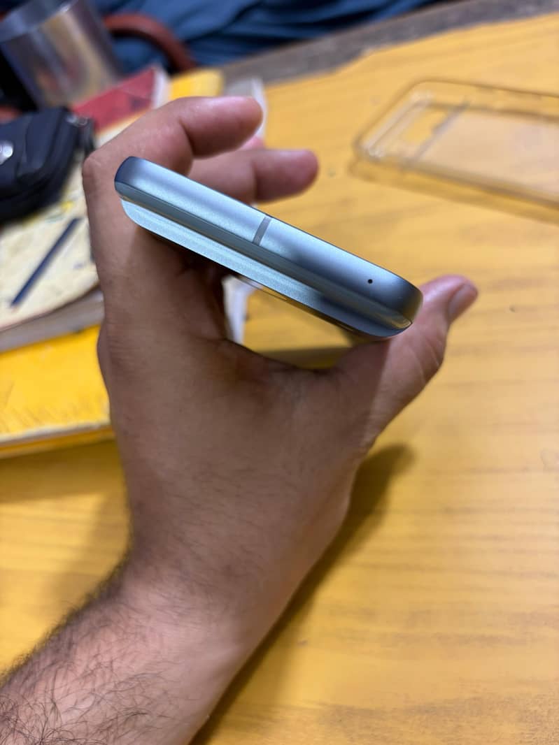 Google Pixel 8 4