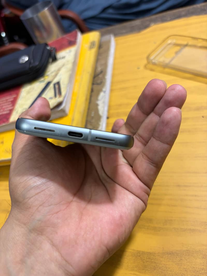 Google Pixel 8 5
