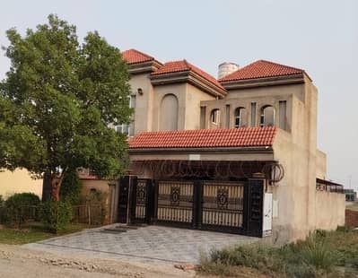 10 marla spanish solid construction house on 50 feet road for sale