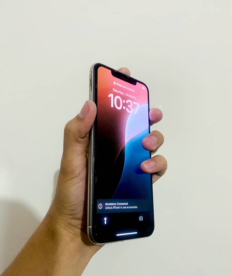 Apple iPhone XS Max 4