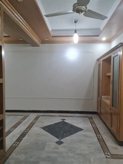 6 Bed House Available For Rent