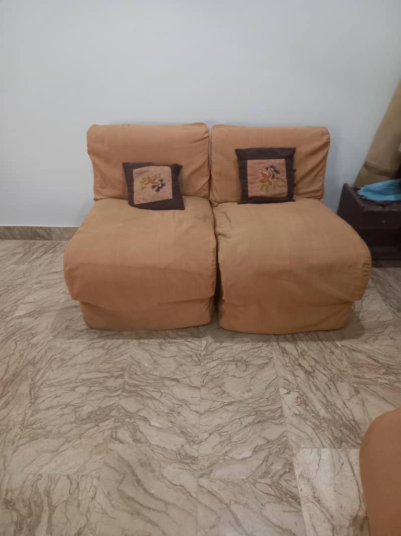 single puffies sofas 0