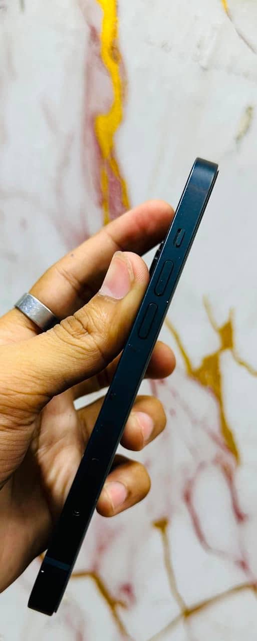 iPhone 13 5