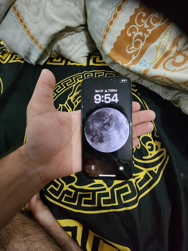 Apple iPhone X 4