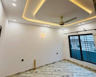 A 3200 Square Feet House In Islamabad Is On The Market For sale
