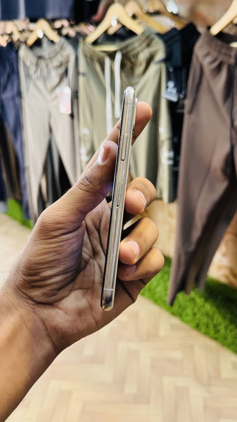 Apple iPhone X 0