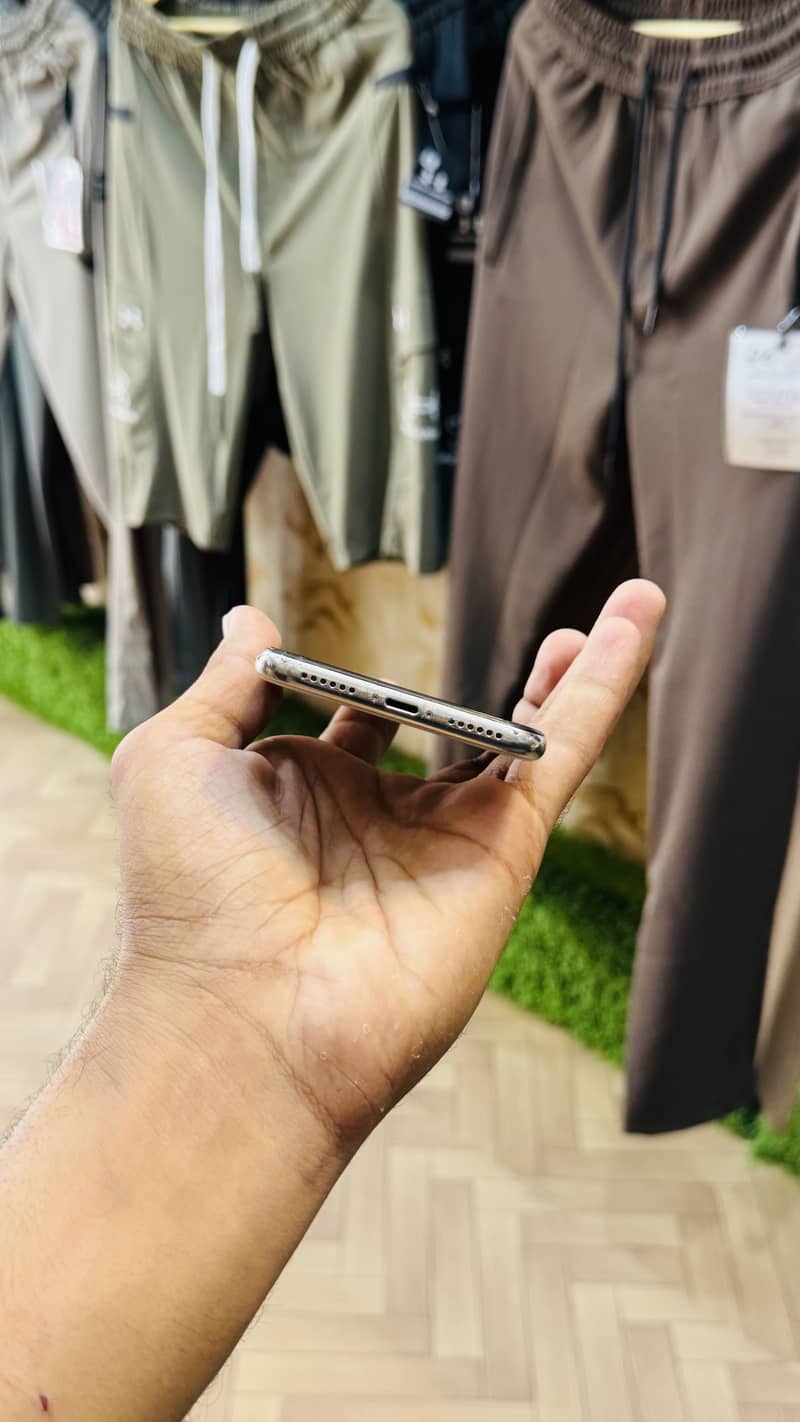 Apple iPhone X 3
