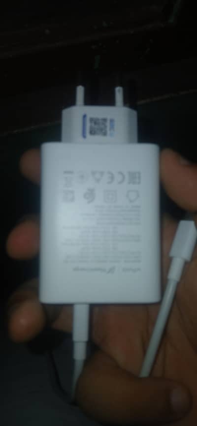 charger vivo v60 lite 5g original 1 week and 3 days used oringinal box