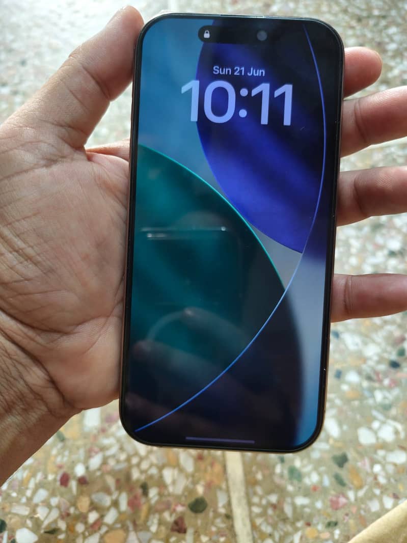 Apple iPhone 16 Pro 1