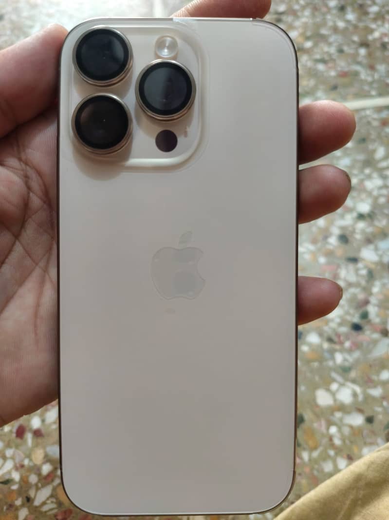 Apple iPhone 16 Pro 3