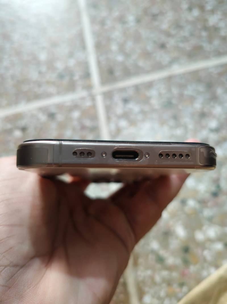 Apple iPhone 16 Pro 4