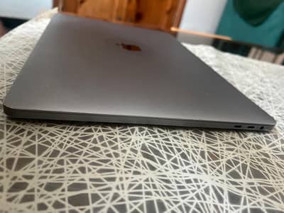 Mac book pro late 2016 i7