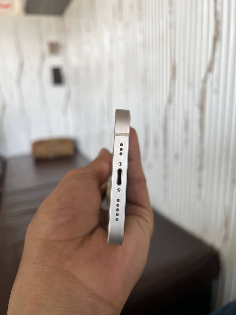 Apple iPhone 13 2