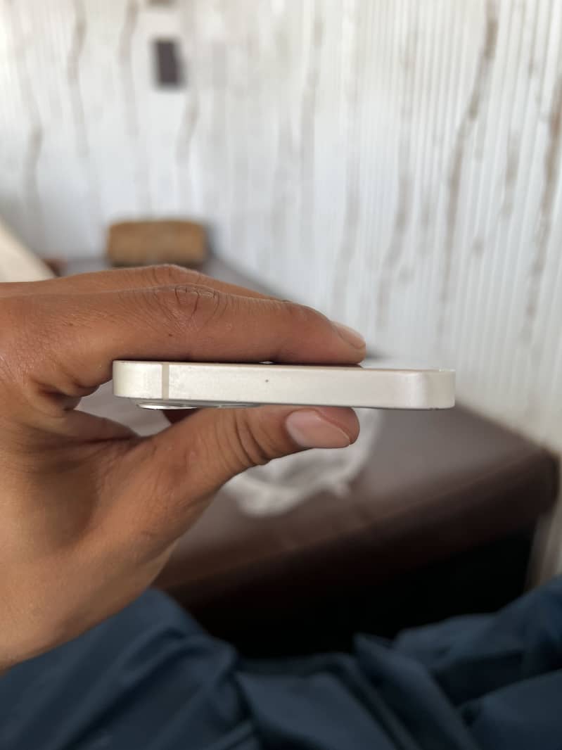 Apple iPhone 13 5