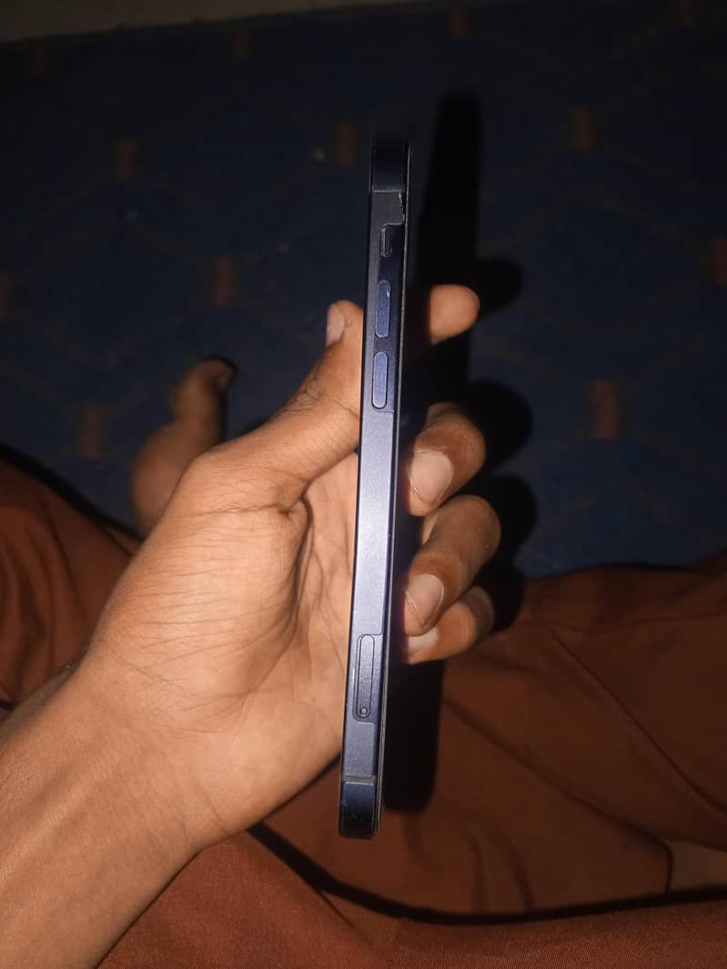 Apple iPhone 12 2