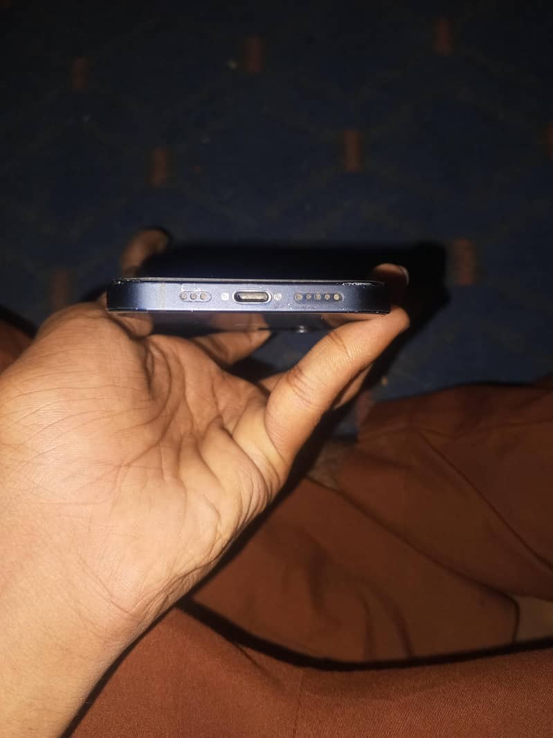 Apple iPhone 12 3
