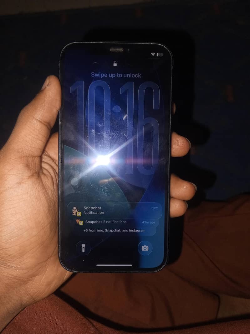 Apple iPhone 12 4