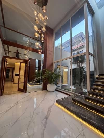 Elegant Designer House Near To Park