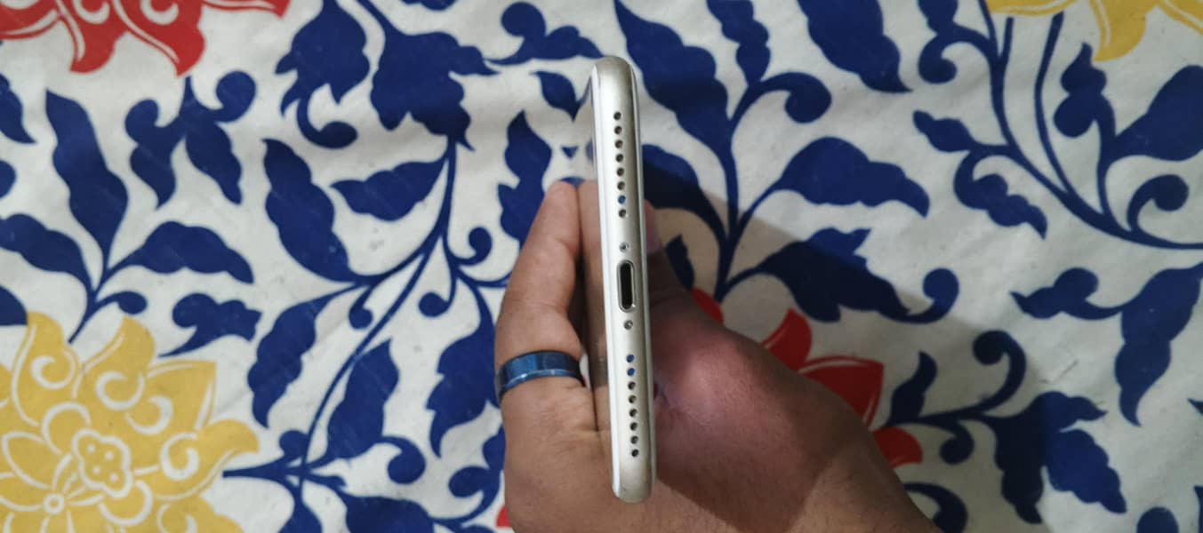 Apple iPhone 7 Plus 4