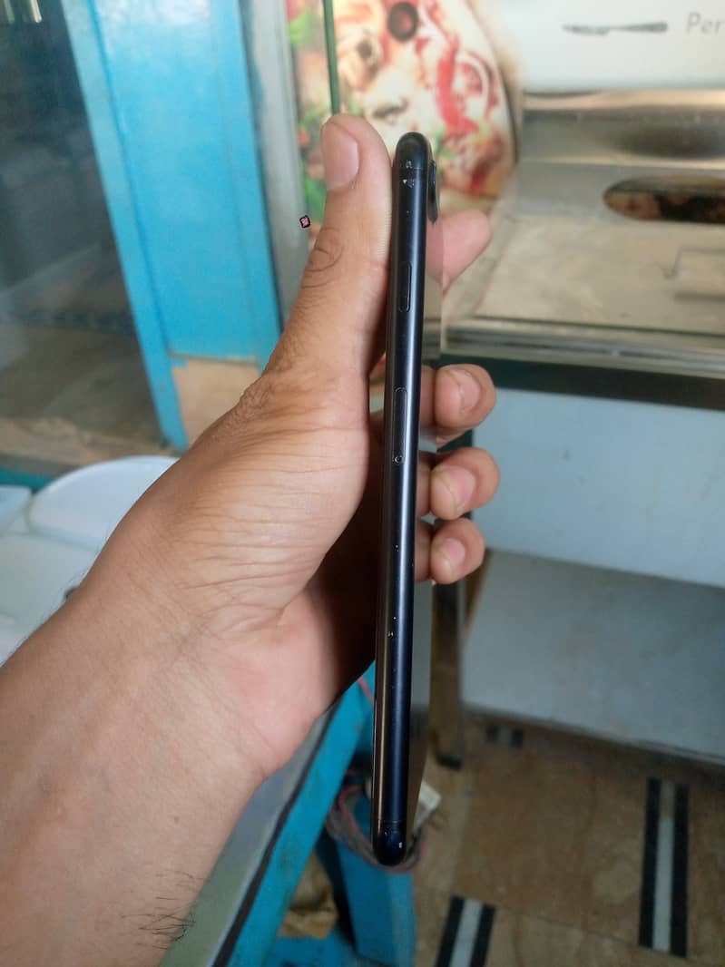 Apple iPhone 7 3
