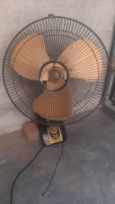 bracket fan