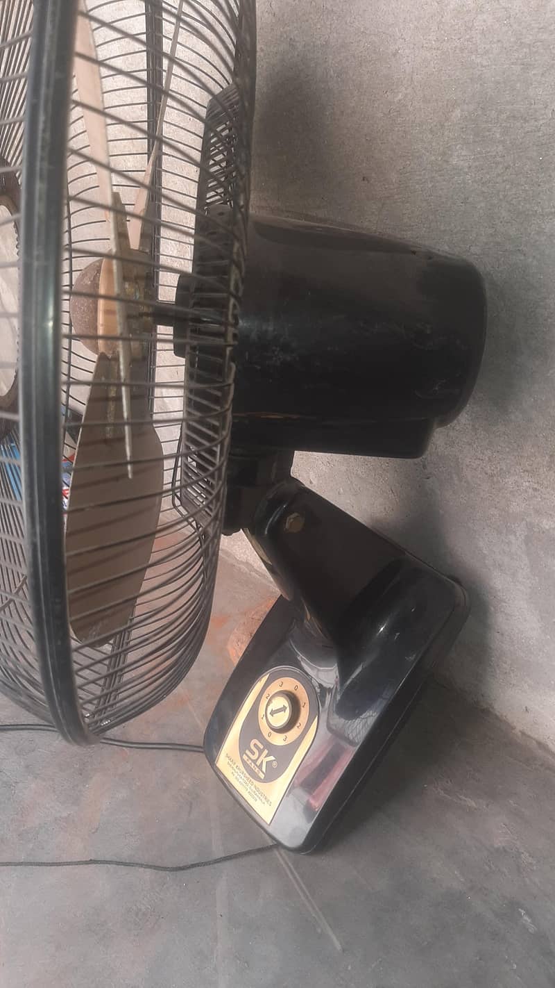 bracket fan 2