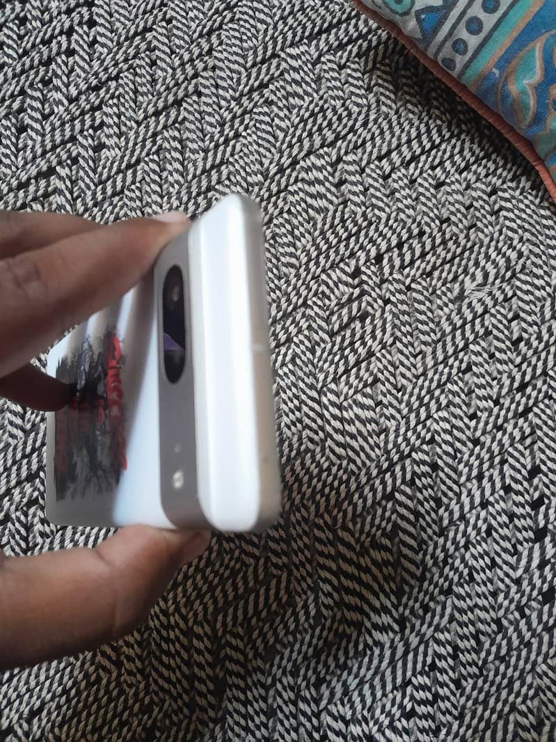 Google Pixel 7 4