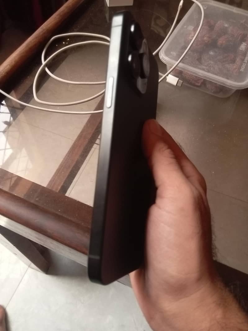 iPhone 15 Pro Max 1