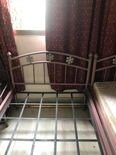 iron bed single