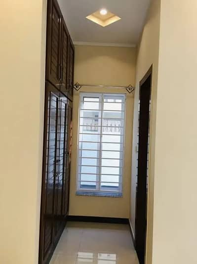 14 MARLA HOUSE UPAR POTION AVAILBLE FOR RENT