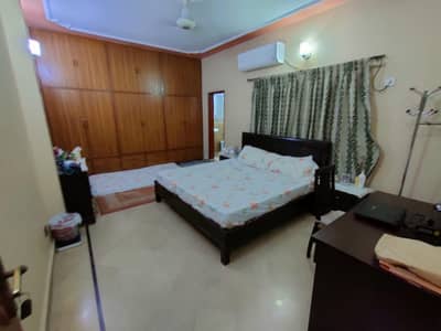 dha vi one bad bath 800 yeards kitchen fully furnished parking only for capal working ya single. bank/. company