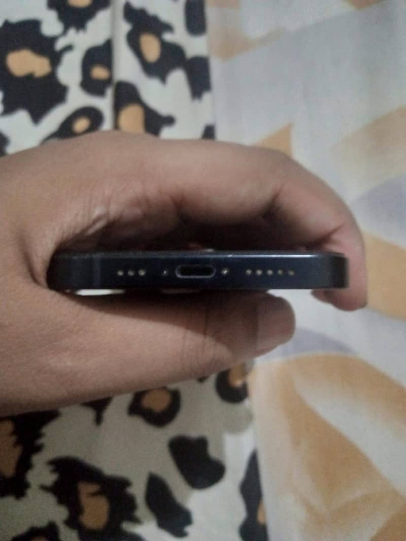 Apple iPhone 13 4